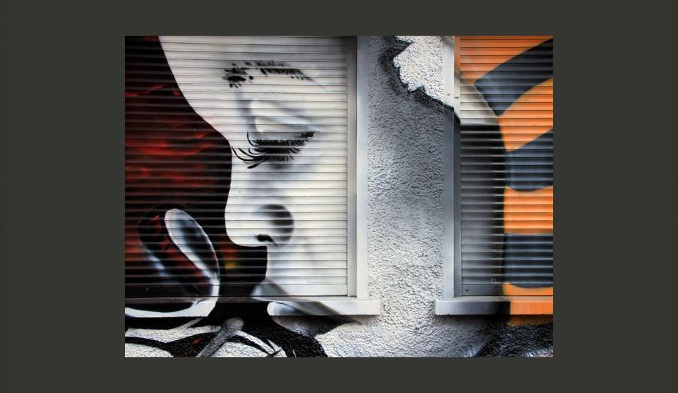 Wallpaper - Graffiti street art: woman