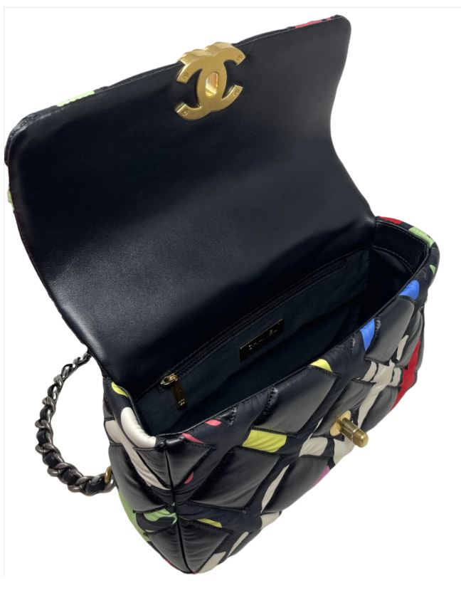 NEW Chanel Lambskin Bag Crossbody Shoulder Bag in USA 2023 – Fly