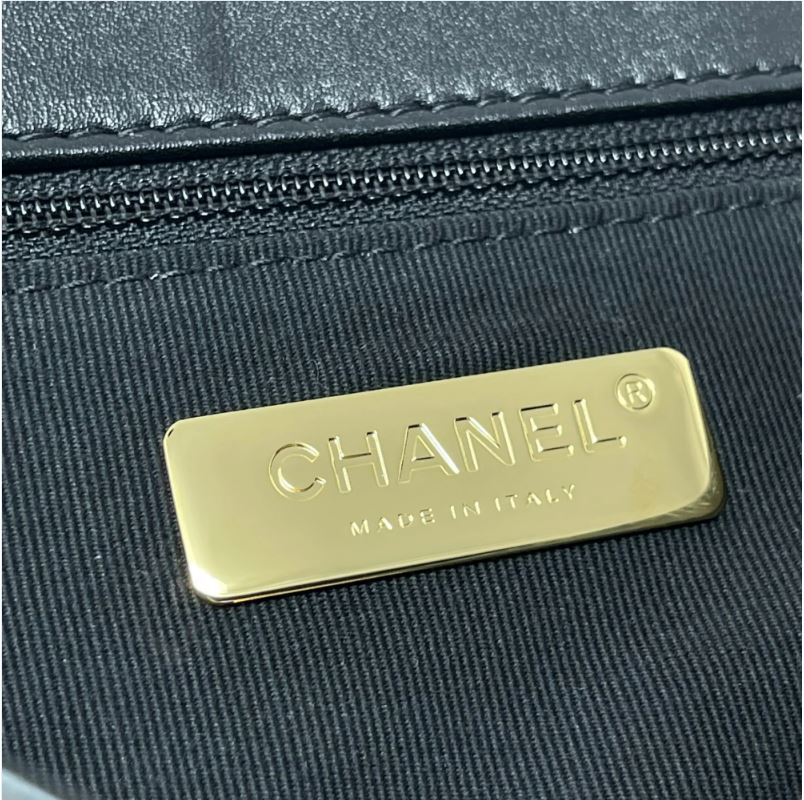 NEW Chanel Lambskin Bag Crossbody Shoulder Bag in USA 2023 – Fly